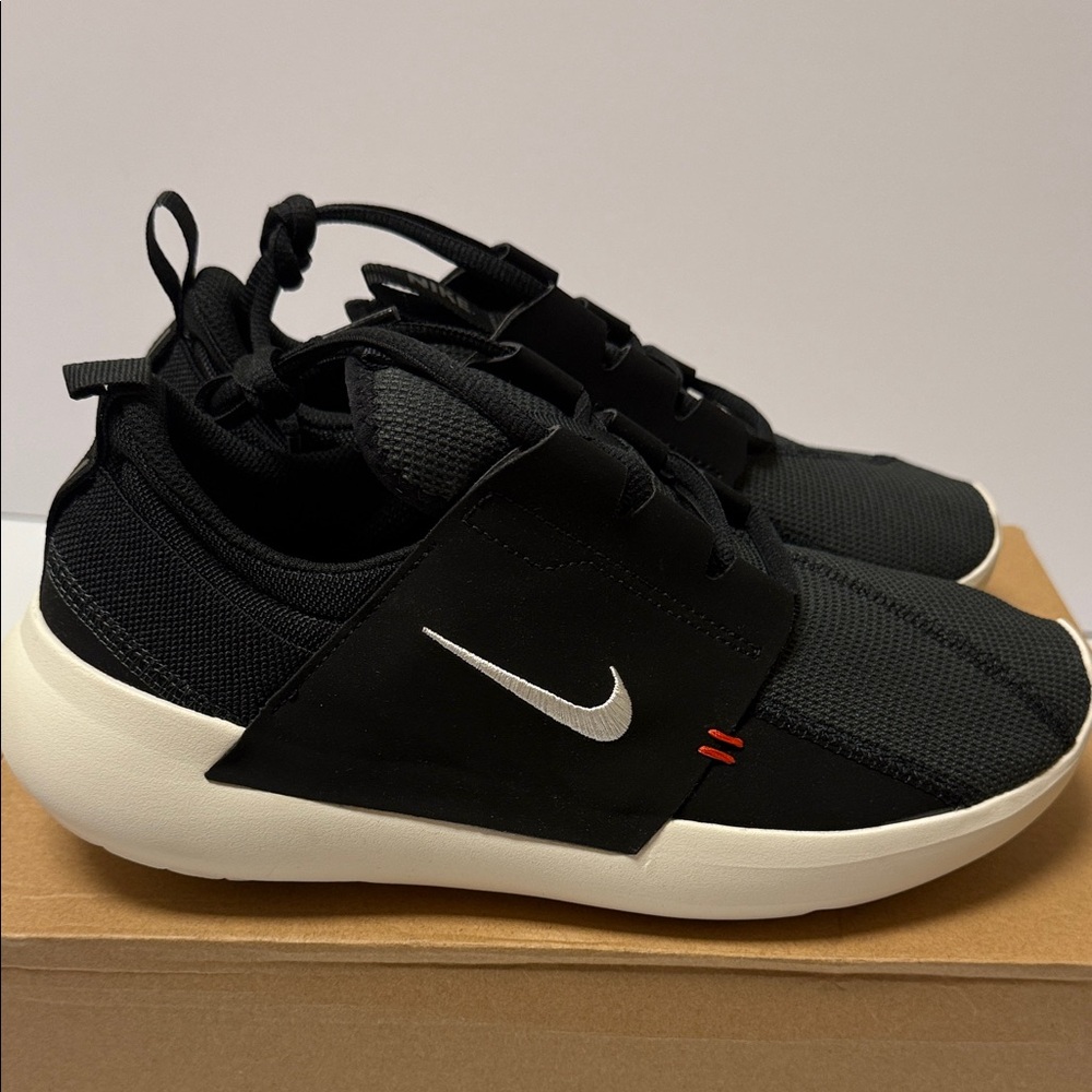 Nike Unisex 8 Men’s/9.5 Women’s NIB E Series AD